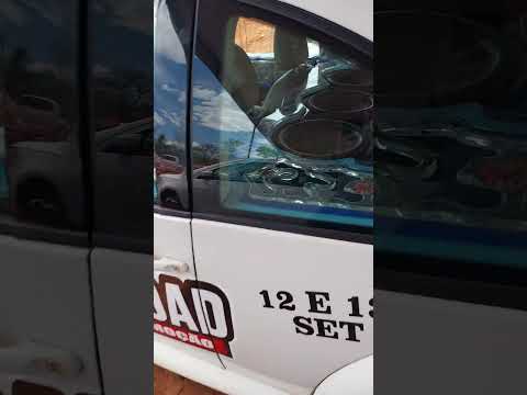 New Beetle com 8 Sub forro de porta cheio e traseirinha JB Off-road pontal do Araguaia