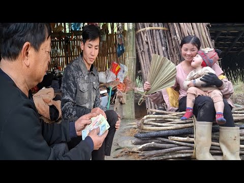The family's simple journey of making a living: Little Son accompanies his mother to gather firewood