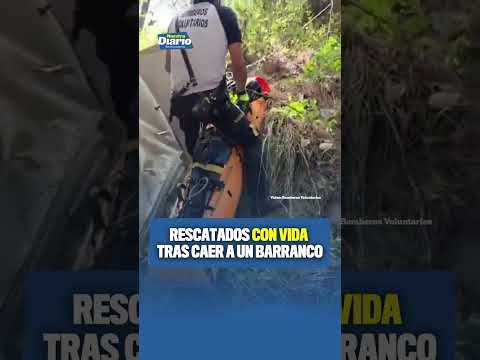 ⚠️🛻 RESCATADOS CON VIDA TRAS CAER A UN BARRANCO 🚑⚠️