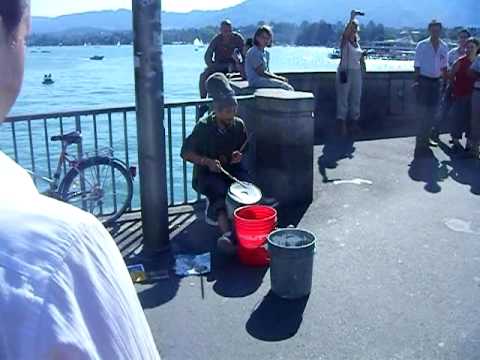 street drummer keepyahjoy in zürich