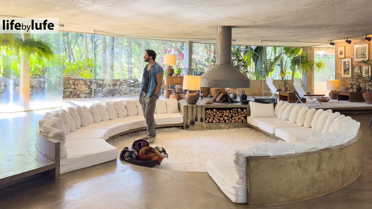 MODERNIST HOUSE SURROUNDED BY GREEN - ARCHITECTURE AND NATURE IN HARMONY