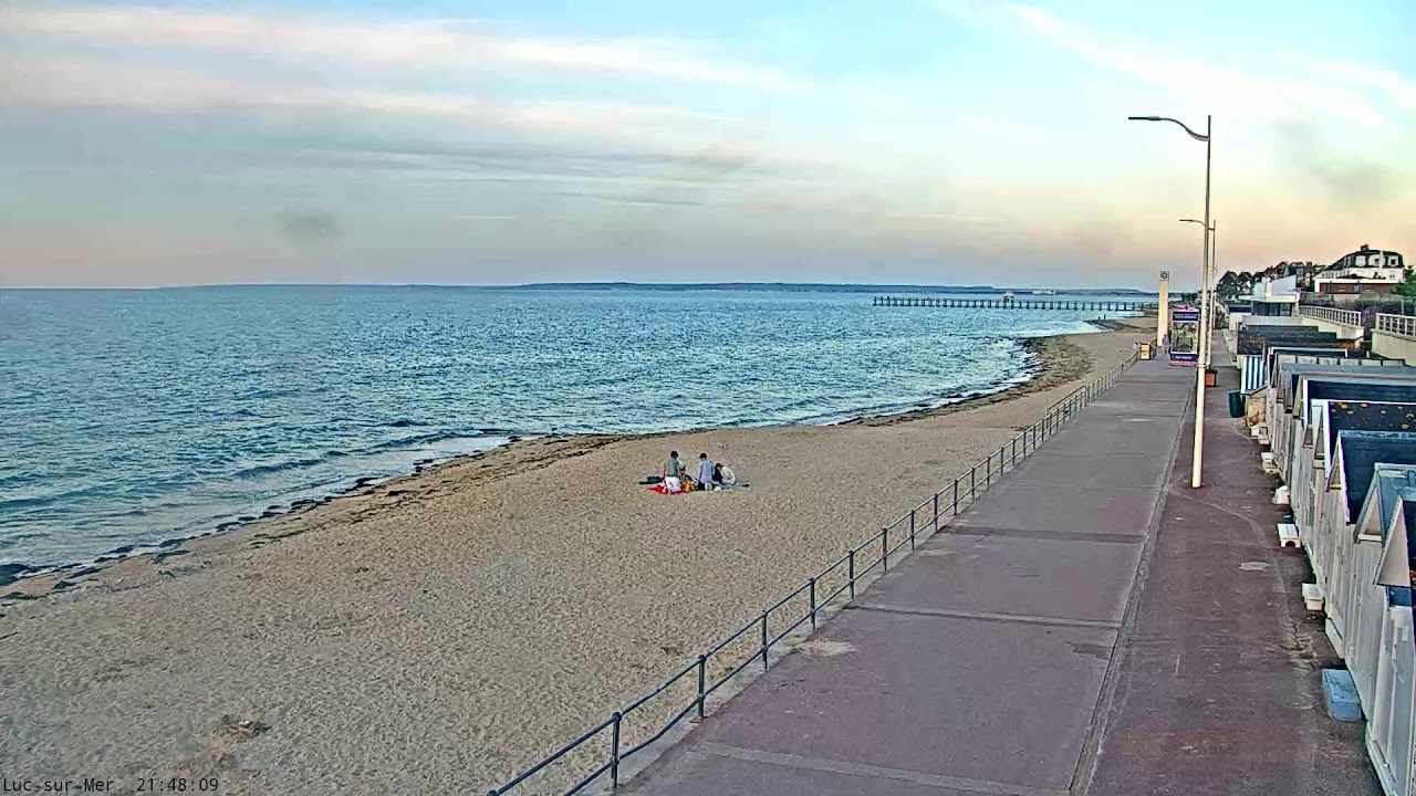 Live webcam view of Luc-sur-Mer Beach & Promenade