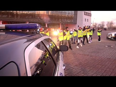 ГАИ и студия танцев провели флешмоб в честь дня памяти жертв ДТП видео