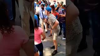 Blanquita La Coco Baila En La Plaza Libertad Con Un Turista De EEUU.