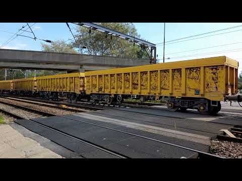 GBRf 66708'Glory To Ukraine' with a rake of IOA wagons passes cremorne lane crossing on 10/8/23