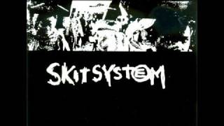 SkitSystem - Maktens murar Rasar