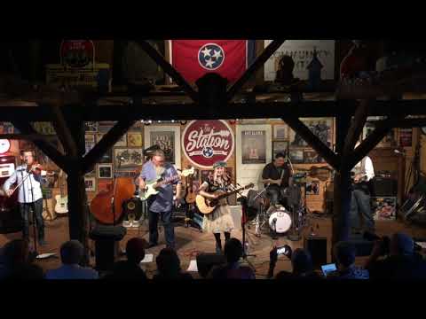 EmiSunshine & The Rain Live at The Station