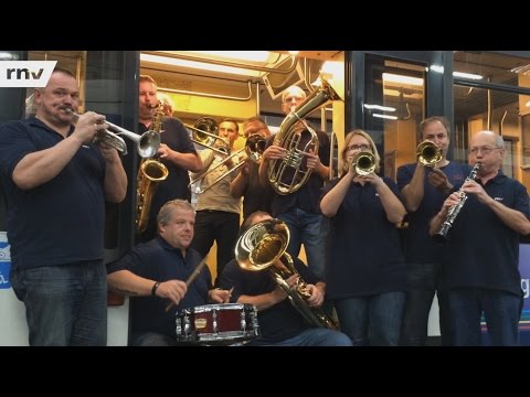 Wurstmarkt 2015: rnv-Werkschor singt Verkehrsinformation zum weltgrößten Weinfest