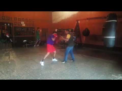 Francisco Huerta entrena a Maykel Aguilera, boxeador, Mgua 2 Copa AA. viern 18 agosto 2023