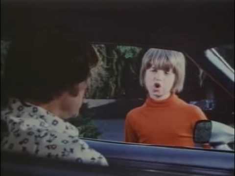 Stinger - Mitchell (1975) "Buzz off kid!" [Joe Don Baker]