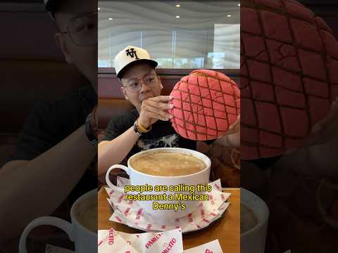 Free conchas at a “Mexican Denny’s” #foodblogger #foodie #shorts #mexicanfood #brunch