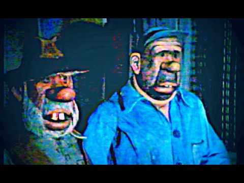 Et mærkelig dukke TV-show Oktober 2015 .