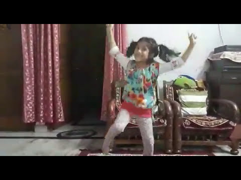 Dance of a little girl name ASHVIKA on kalla chashma song