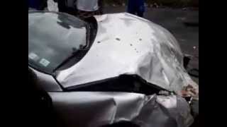 preview picture of video 'Accident: en pleine vitesse, il entre dans le mur de la cité Universitaire ABOBO'