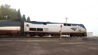 preview picture of video 'Amtrak 120 leads Amtrak Cascades 504 @ Brooks, Oregon 11.9.11'
