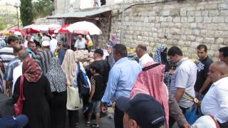 preview picture of video 'Ramadan in the Old City of Jerusalem. The Lions Gate Market, just after departure from the service.'