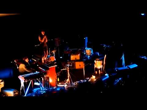 Feist & Gonzales - "The Limit to Your Love" Live @ Olympia (Oct. 20th 2011) [HD]