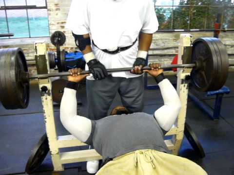 Big Cliff's 405lbs benchpress warmup