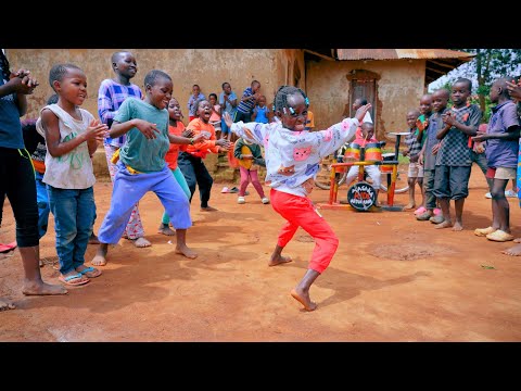 MASAKA KIDS AFRICANA - HAPPINESS IS FREE 🥰 🕺 | HAPPY NEW YEAR DANCE VIDEO