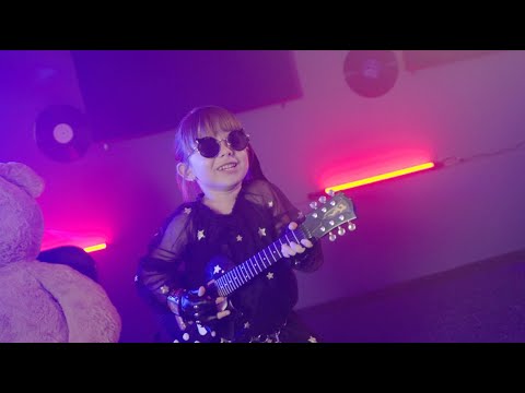 Chloe Hozan - Rock de plus | Videoclip