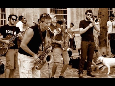 Furio e gli Ska-j - Men in the Street     Live @ Venice!