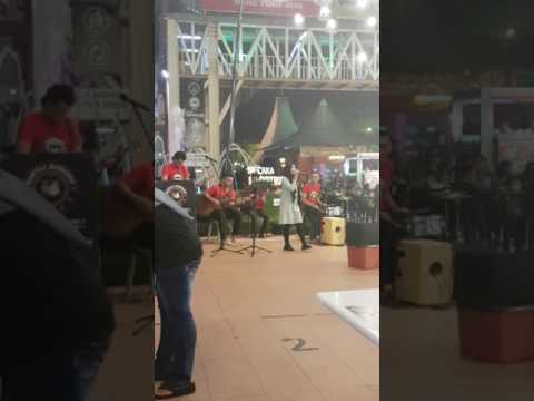 Santai Buskers menahan rindu by Adik farisha irish