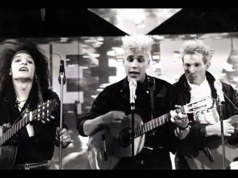 Die Ärzte - Immer mitten in die Fresse rein.....