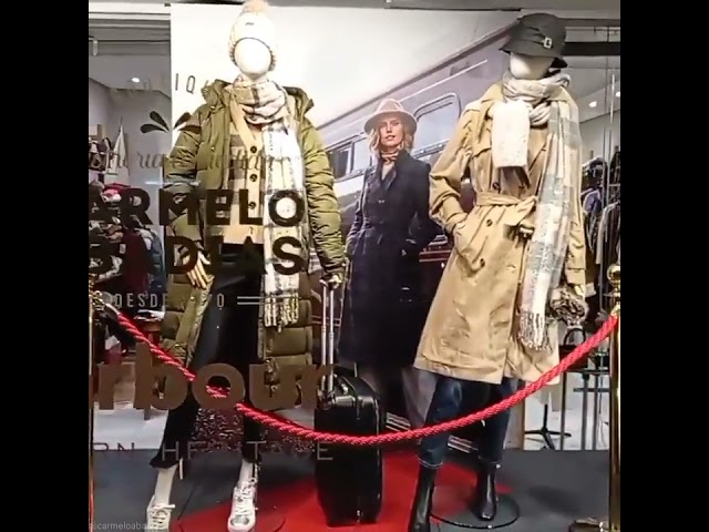Vídeo relacionado con Karl Lagerfeld Paris Chaqueta de lana con cuello para mujer, Negro -, M