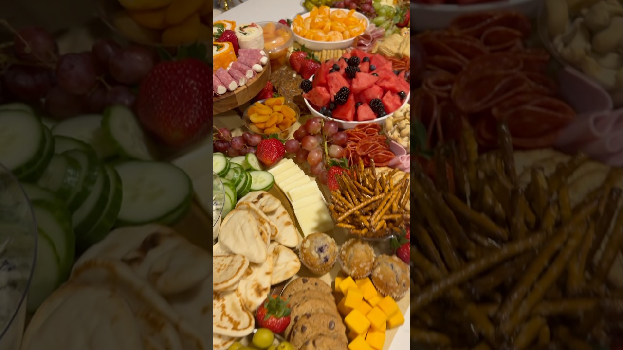 I love what I do 😊 #shorts #food #chefyanavilton #fruit #catering #foodie #charcuterie #grazing