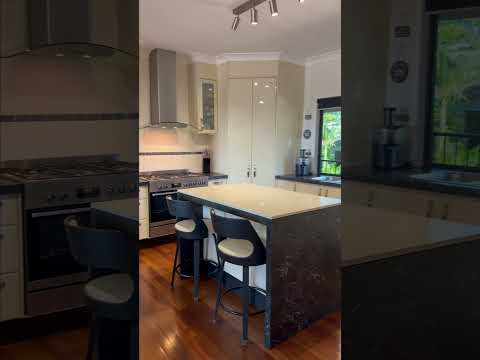 Video Thumbnail for 9 Priors Pocket Road, Pacific Heights