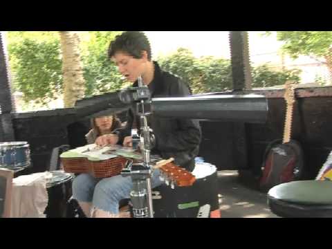 Micachu and the Shapes - Turn Me Well