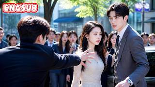 She hides being an heiress for her deaf-mute boyfriend. Betrayed, she 