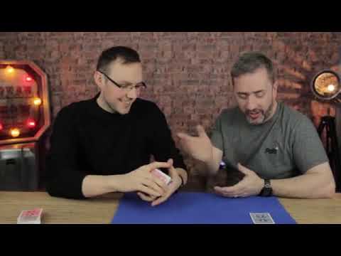 Lucky Card Deluxe by Wayne Dobson & Alan Wong