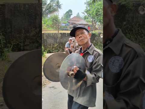 DAD PLAYING CYMBALS 🤭  #drumband #parade #marchingband #shorts
