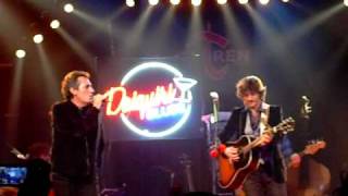 Bajo la lluvia. Quique gonzalez y miguel rios