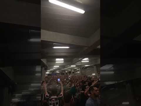 "HORTO MAGIKO NA SAÍDA DE FLUMINENSE 2 X 0 ONCE CALDAS #fluminense  #futebol" Barra: O Bravo Ano de 52 &bull; Club: Fluminense