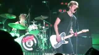 American Idiot- 5SOS at The Forum