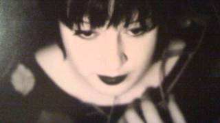 Download lagu Come On In Out Of The Rain mp3