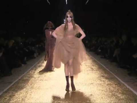 VIVIENNE WESTWOOD GOLD LABEL Fashion Show - Ready-To-Wear Women's Autumn/Winter 2011/12.