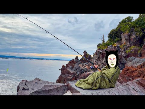 無人島で野宿釣りしたら、巨大○○○が…