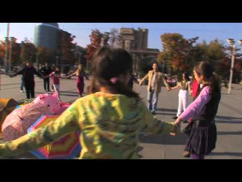 Shareni chadori - 5b OU Johan Hajnrih Pestaloci i Dzina Papas Dzoksi (OFFICIAL VIDEO)