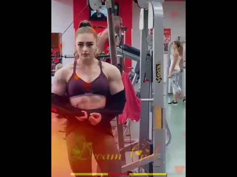 Muscle barbie 😍😍 /Female fitness model posing in Gym 🔥🔥 #shorts #128