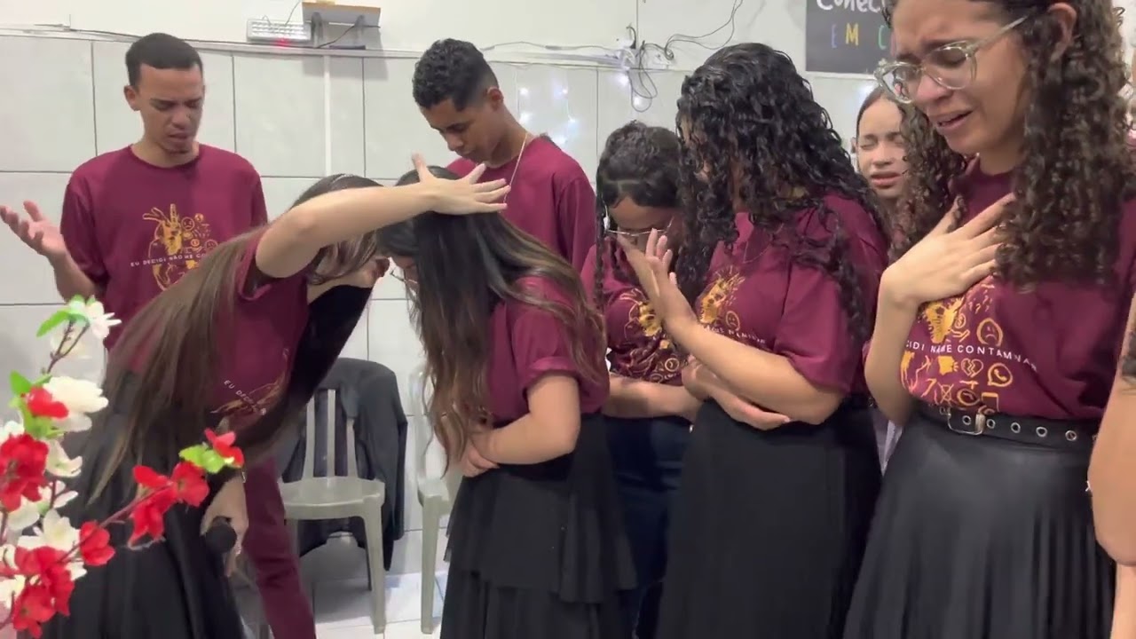 Jovens sendo cheios da presença de Deus 🙌🏻🔥🔥 pode morar aqui (Ruth Martins )