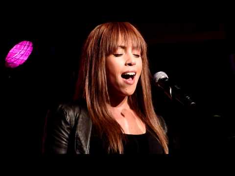 Glennis Grace - Halo @ Friday Night Out  Holland Casino Eindhoven 2011 * HD*