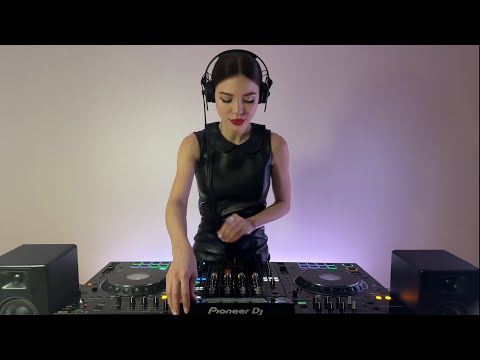 Vera Aire - Live @ Home Set, Moscow / Melodic Techno & Progressive House Mix