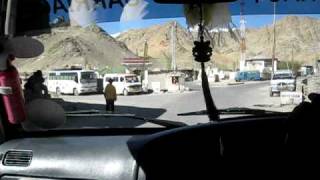 preview picture of video 'Driving to the Leh Palace, Ladakh'