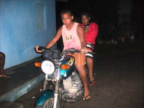 Mc Trick & Mc Cenoura - Amor facinei no Teu Beijo