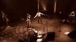 Blubell canta "Regret" no Sesc Pompéia