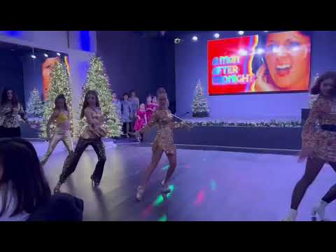 Gimme Gimme Disco Ball 2022 - Dancing Queens Show