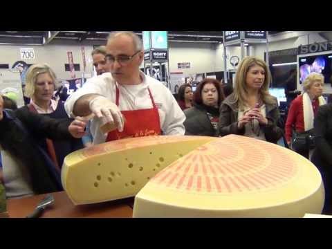 Salon de la Femme 2013 Montréal, découpe de l'Emmentaler fromage de Suisse